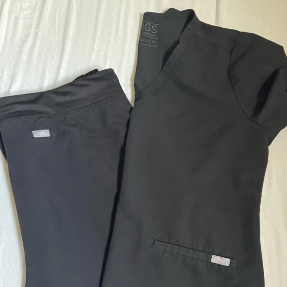 Figs Women's Black Scrub Set - Picture 1 of 6
